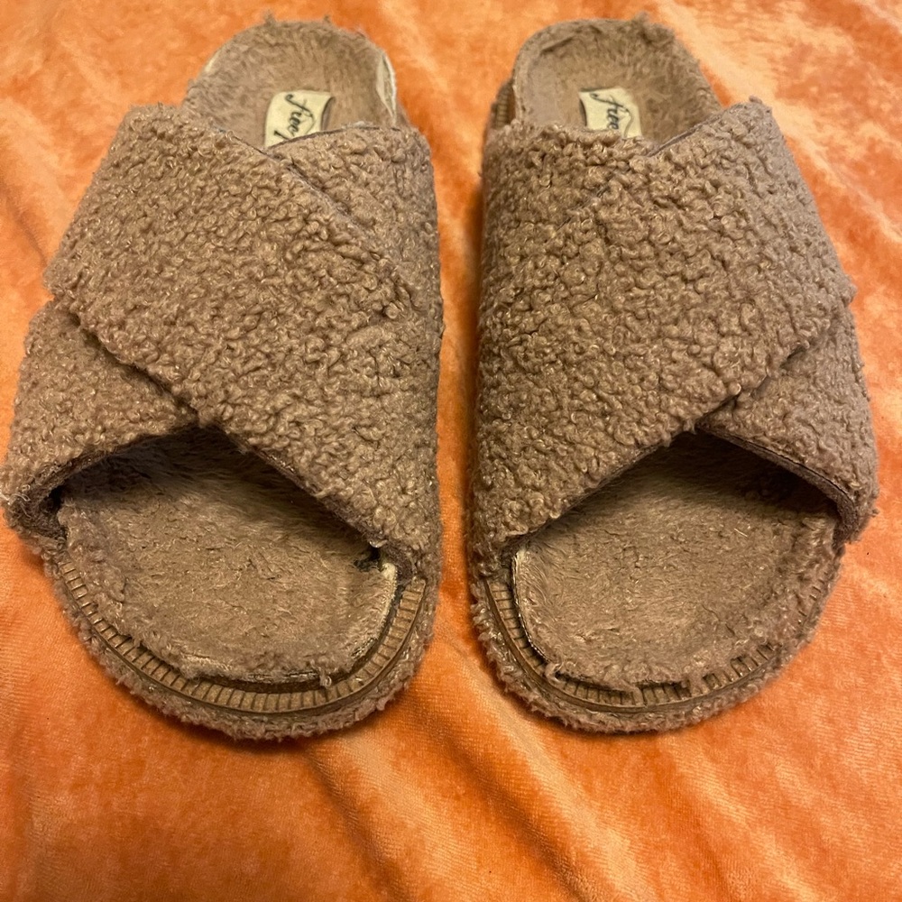 Free People Sherpa Slides size 7